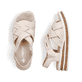 Beige Rieker Keilsandaletten 62908-60 mit Gummizug sowie schmaler Passform E 1/2. Schuh von oben, liegend.