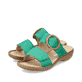 Grüne Rieker Damen Pantoletten 60894-52 mit einem Klettverschluss. Schuhpaar seitlich schräg.