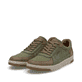 Grüne Rieker Herren Sneaker Low 17506-52 mit einer Schnürung sowie Extraweite H. Schuhpaar seitlich schräg.