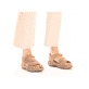 Beige Rieker Damen Trekkingsandalen 64870-62 mit einem Klettverschluss. Schuh am Fuß.