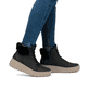 Weiße Rieker Damen Slipper N2162-80 mit Gummischnürung sowie geprägtem Logo. Schuh Außenseite gespiegelt.