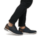Blaue Rieker Herren Schnürschuhe 11301-14 mit der Komfortweite G 1/2. Schuh am Fuß.