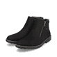 
Mitternachtsschwarze Rieker Herren Kurzstiefel 15353-00 mit einer robusten Profilsohle. Schuhpaar schräg.