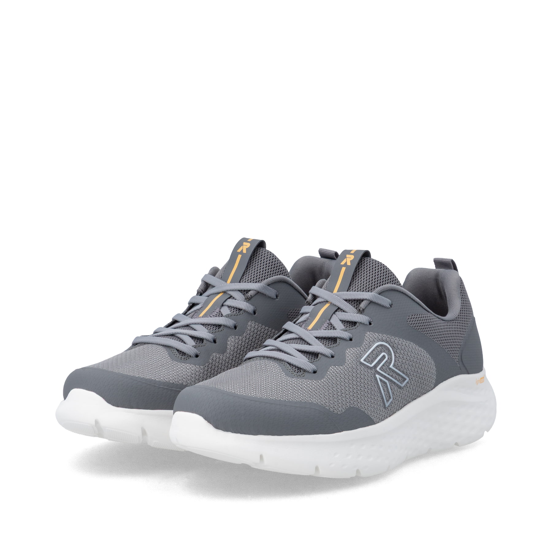Graue Rieker Sport Herren Sneaker Low U4400-40. Schuhpaar seitlich schräg.