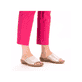 Hellbeige Rieker Damen Pantoletten 60896-62 mit einem Klettverschluss. Schuh am Fuß.