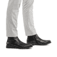 Schwarze Rieker Herren Kurzstiefel 13960-00 aus Glattleder. Schuh am Fuß.