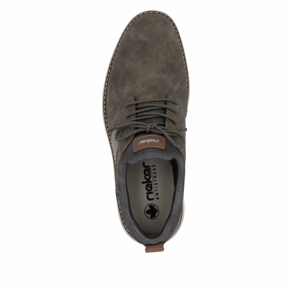 Braune Rieker Herren Slipper 11351-25 mit Gummizug sowie der Komfortweite G 1/2. Schuh von oben.