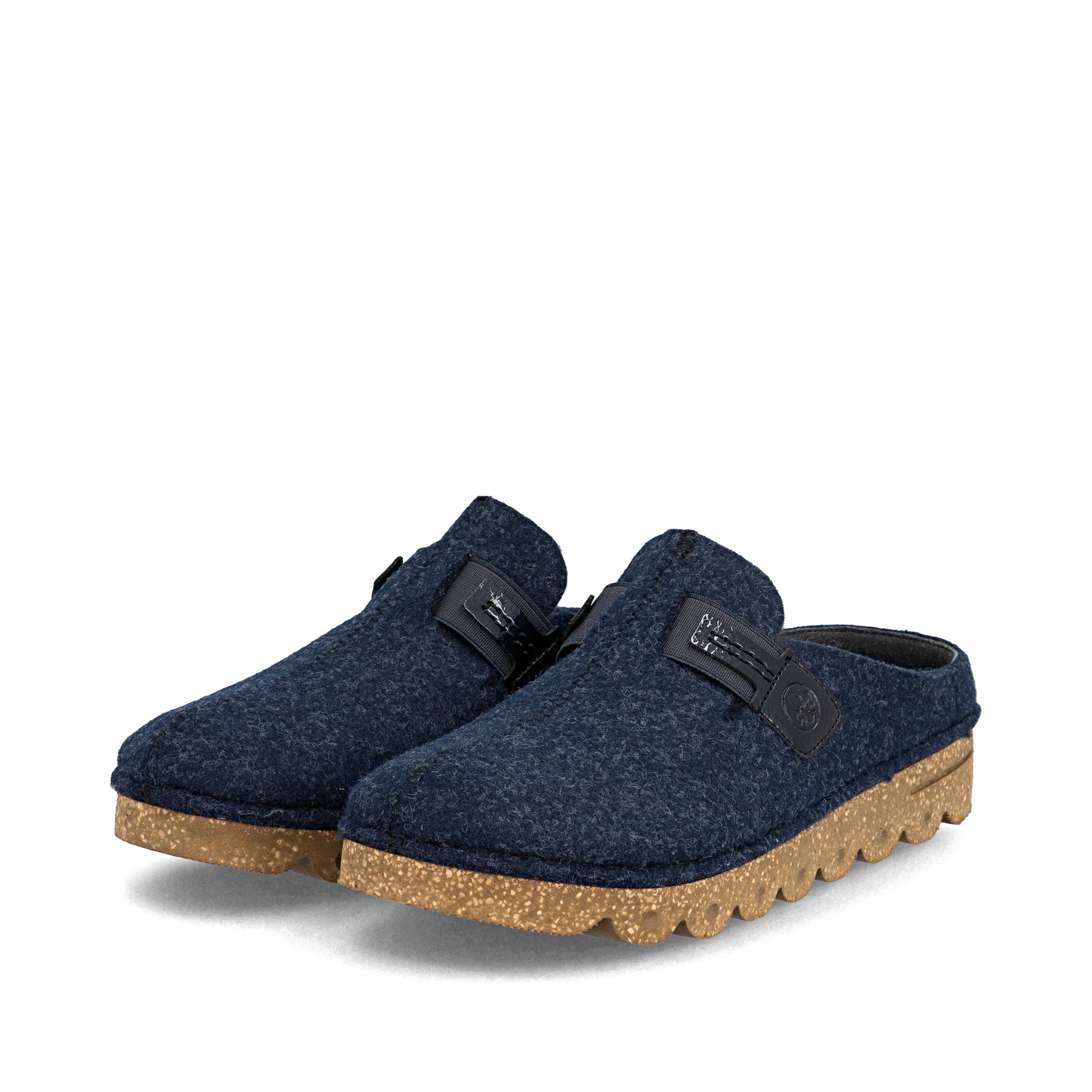 Blaue Rieker Damen Clogs V8790-14 mit schockabsorbierender und leichter Sohle. Schuhpaar seitlich schräg.
