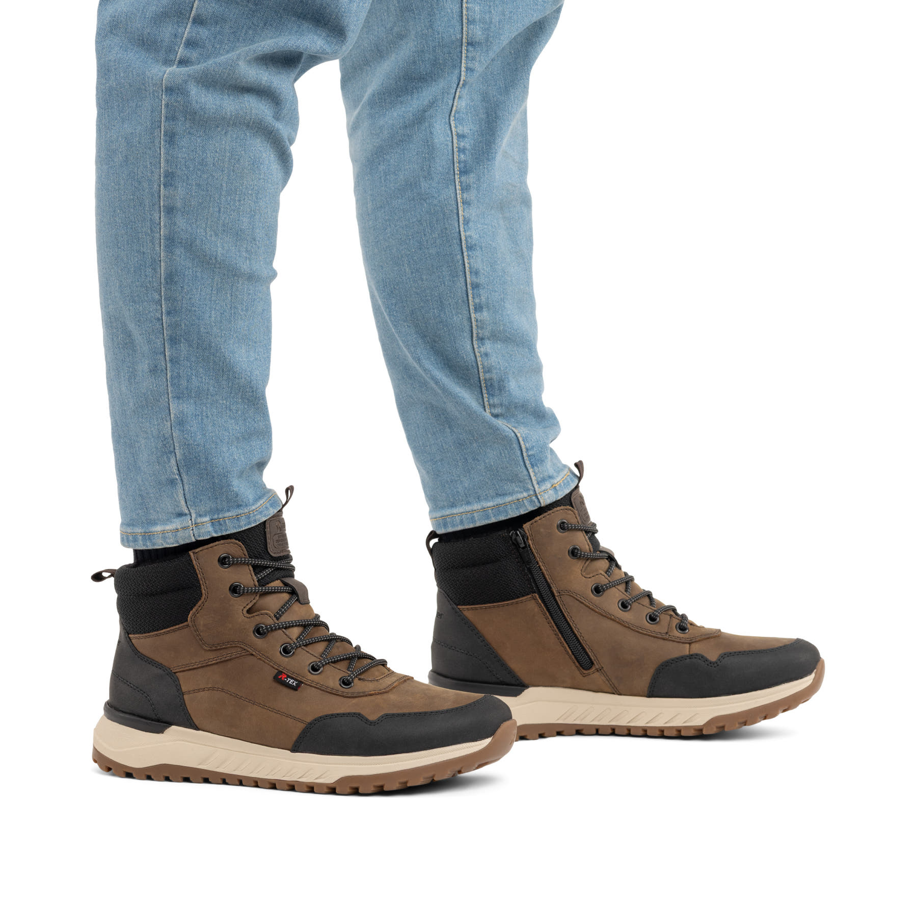 Braun-schwarze Rieker Herren Schnürstiefel U0110-26 aus Rauleder. Schuh am Fuß.