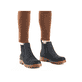 Atlantikblaue Rieker Damen Chelsea Boots 73250-14 mit einem Reißverschluss. Schuh am Fuß.