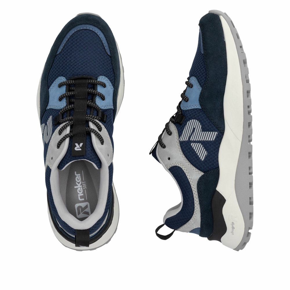Blaue Rieker Herren Sneaker Low U1305-14 mit Schnürung sowie abgesetztem Logo. Schuh von oben, liegend.