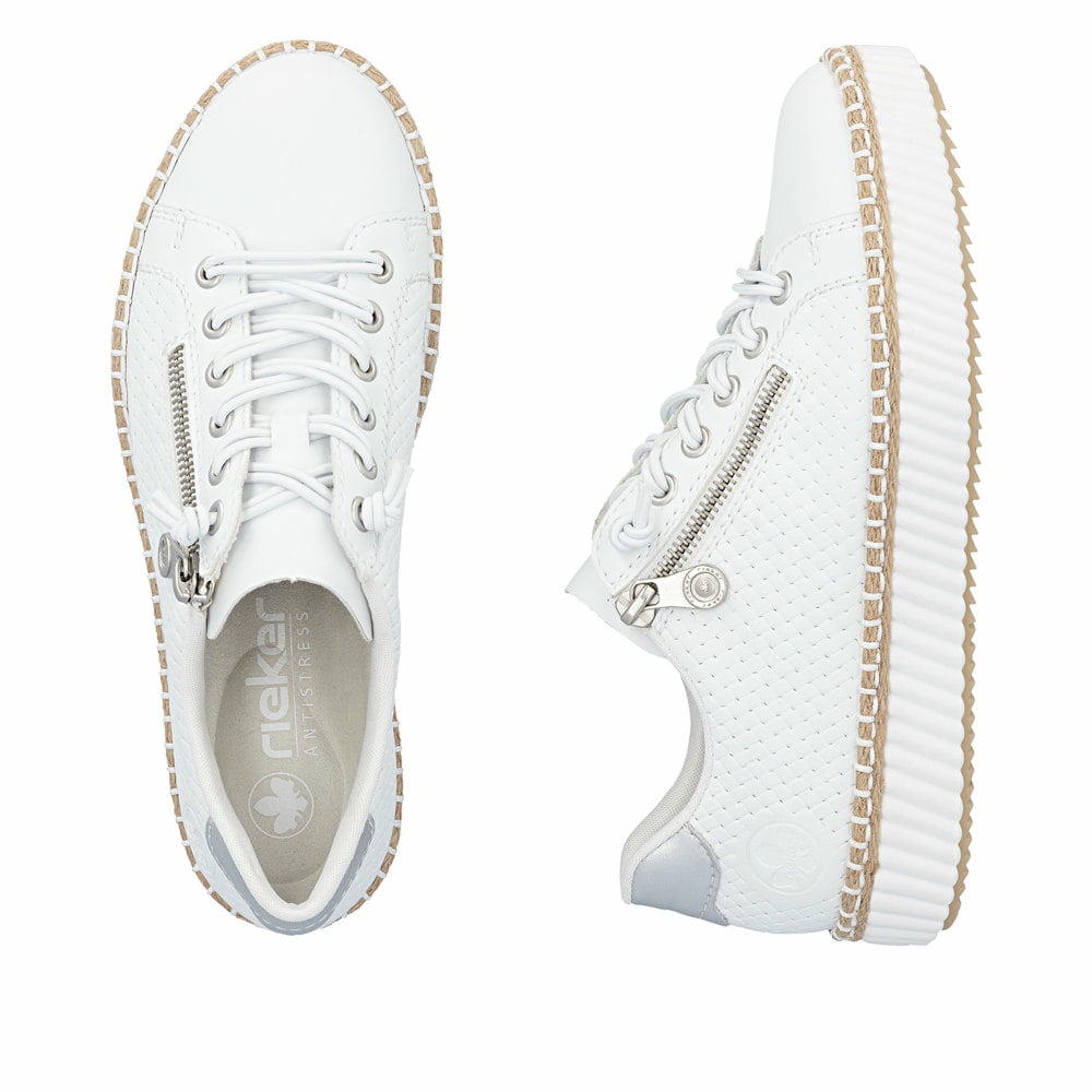 Weiße Rieker Damen Slipper M2940-80 mit einem Reißverschluss. Schuh von oben, liegend.