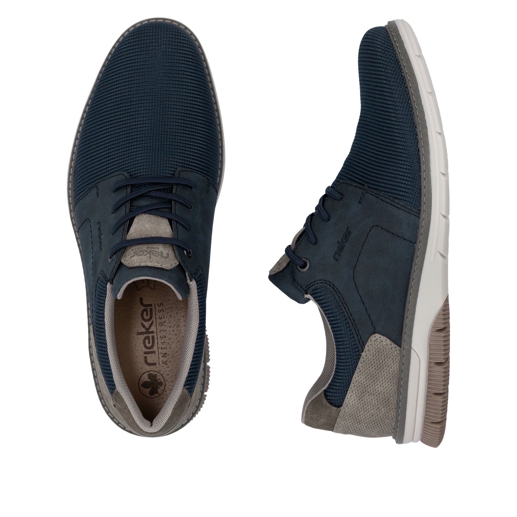 Blaue Rieker Herren Slipper 14459-14 mit einem Gummizug sowie Komfortweite G 1/2. Schuh von oben, liegend.