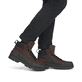 Braune Rieker Herren Schnürstiefel U0260-25 mit wasserabweisender TEX-Membran. Schuh am Fuß.