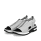 Metallische Rieker Damen Riemchensandalen V59B5-90 mit einem Gummizug. Schuhpaar seitlich schräg.