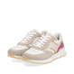 Beige Rieker Damen Sneaker Low W0607-80 mit leichter und griffiger Sohle. Schuhpaar seitlich schräg.