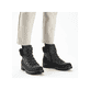 
Staubgraue Rieker Damen Stiefeletten Y9071-40 mit einer Profilsohle mit Blockabsatz. Schuh seitlich schräg