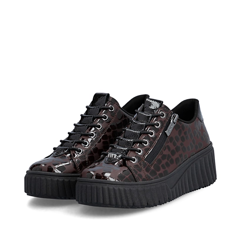 Dunkelbraune Rieker Damen Sneaker Low N2555-25 mit einem Reißverschluss. Schuhpaar seitlich schräg.
