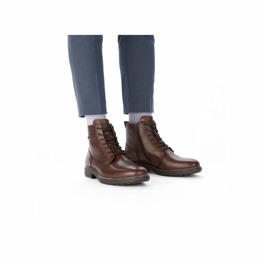 Braune Rieker Herren Schnürstiefel 33143-25 aus Glattleder. Schuh am Fuß.