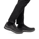 Mocassins Rieker noirs pour homme 03651-00 en cuir lisse. Chaussure au pied.