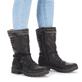 Schwarze Rieker Damen Hochschaftstiefel Z4755-00 mit Strick-Kragen. Schuh am Fuß.