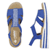 Blaue Rieker Keilsandaletten V0209-14 mit Elastikeinsatz sowie Schmuckelementen. Schuh von oben, liegend.
