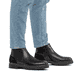 Schwarze Rieker Herren Chelsea Boots F2750-00 aus Glattleder mit Reißverschluss. Schuh am Fuß.