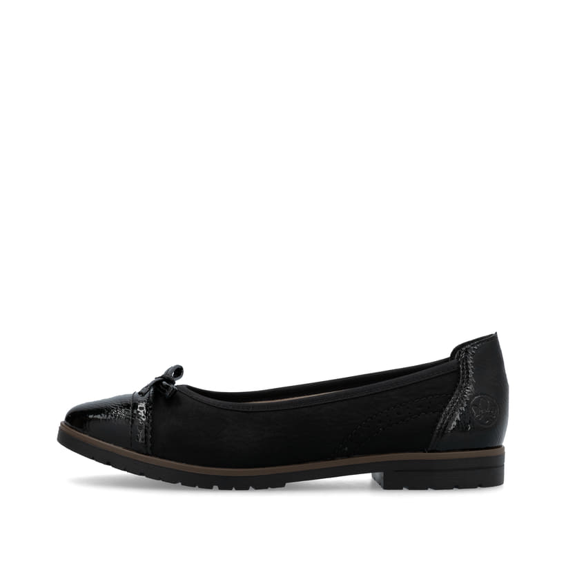 Schwarze Rieker Ballerinas 45358-00 mit dekorativer Schleife. Schuh Außenseite.