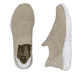 Beige Rieker Damen Slipper M5072-62 mit Gummizug sowie einer ultraleichten Sohle. Schuh von oben, liegend.