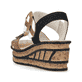 Beige Rieker Keilsandaletten 68176-64 mit trendigen Schnalle. Schuh von hinten.