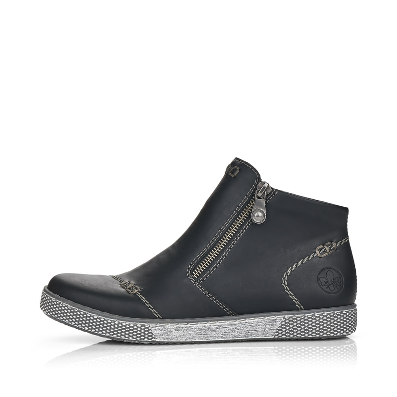 
Tiefschwarze Rieker Damen Kurzstiefel L1260-00 mit einer robusten Profilsohle. Schuh Außenseite