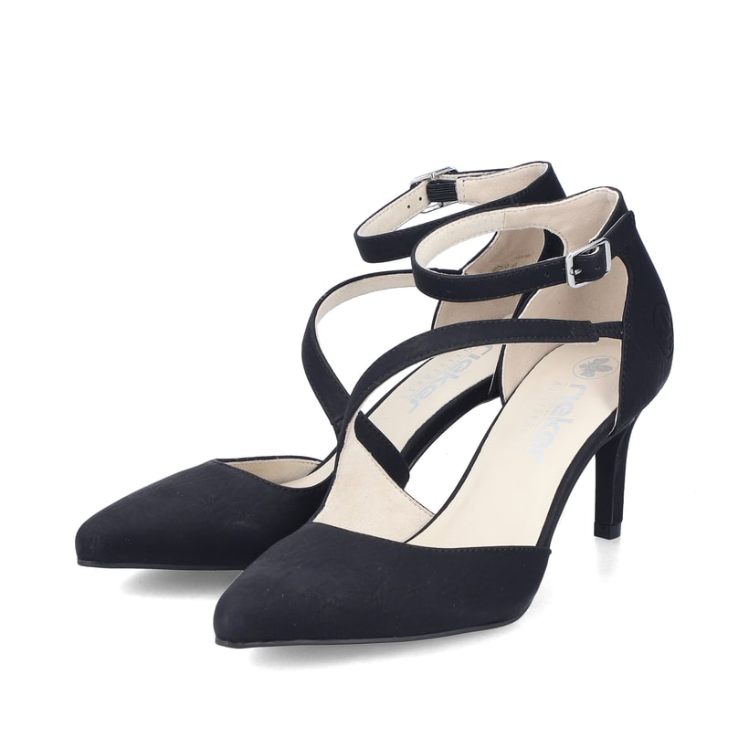 Schwarze Rieker Pumps 41153-00 mit einer griffigen Sohle. Schuhpaar seitlich schräg.