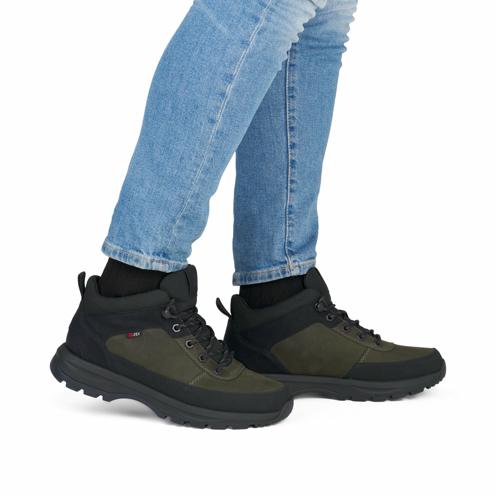Grüne Rieker Herren Schnürstiefel U1670-54 mit wasserabweisender TEX-Membran. Schuh am Fuß.