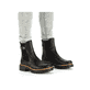 
Asphaltschwarze Rieker Damen Chelsea Boots 72690-00 mit einer leichten Sohle. Schuh am Fuß