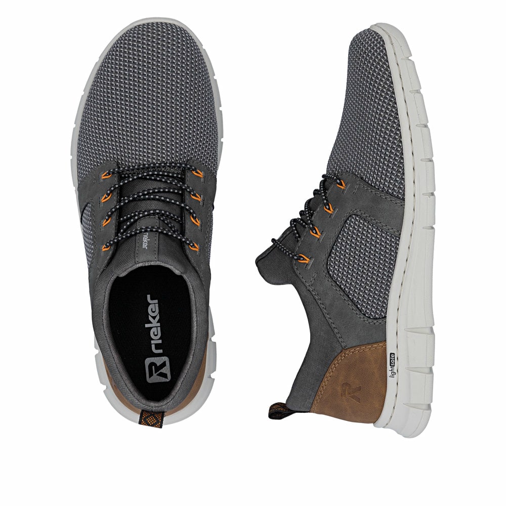 Mocassins Rieker gris pour homme B7796-42 avec bande élastique. Chaussure vue de dessus, couchée.