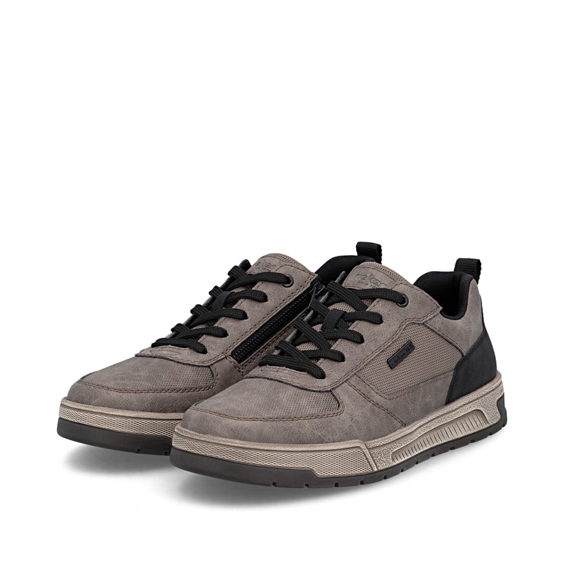 Graue Rieker Herren Sneaker Low 36000-64 mit wasserabweisender RiekerTEX-Membran. Schuhpaar seitlich schräg.