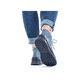 
Blaugraue Rieker Damen Schnürstiefel 71510-14 mit einer schockabsorbierenden Sohle. Schuh am Fuß