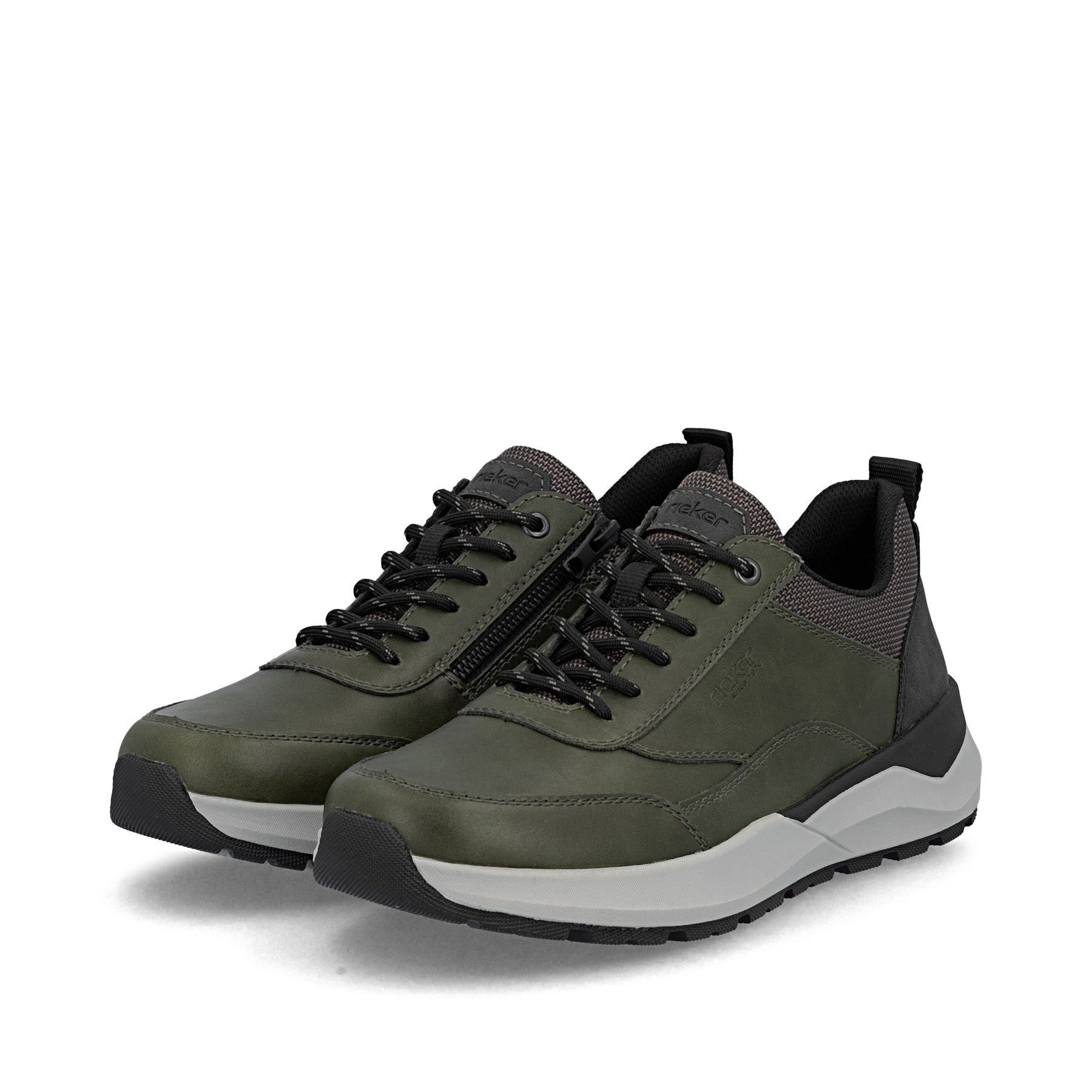 Grüne Rieker Herren Sneaker Low 06000-54 mit Reißverschluss sowie Extraweite H. Schuhpaar seitlich schräg.