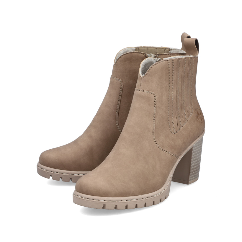 Dunkelbeige Rieker Damen Stiefeletten Y2571-20 mit einem Reißverschluss. Schuhpaar seitlich schräg.