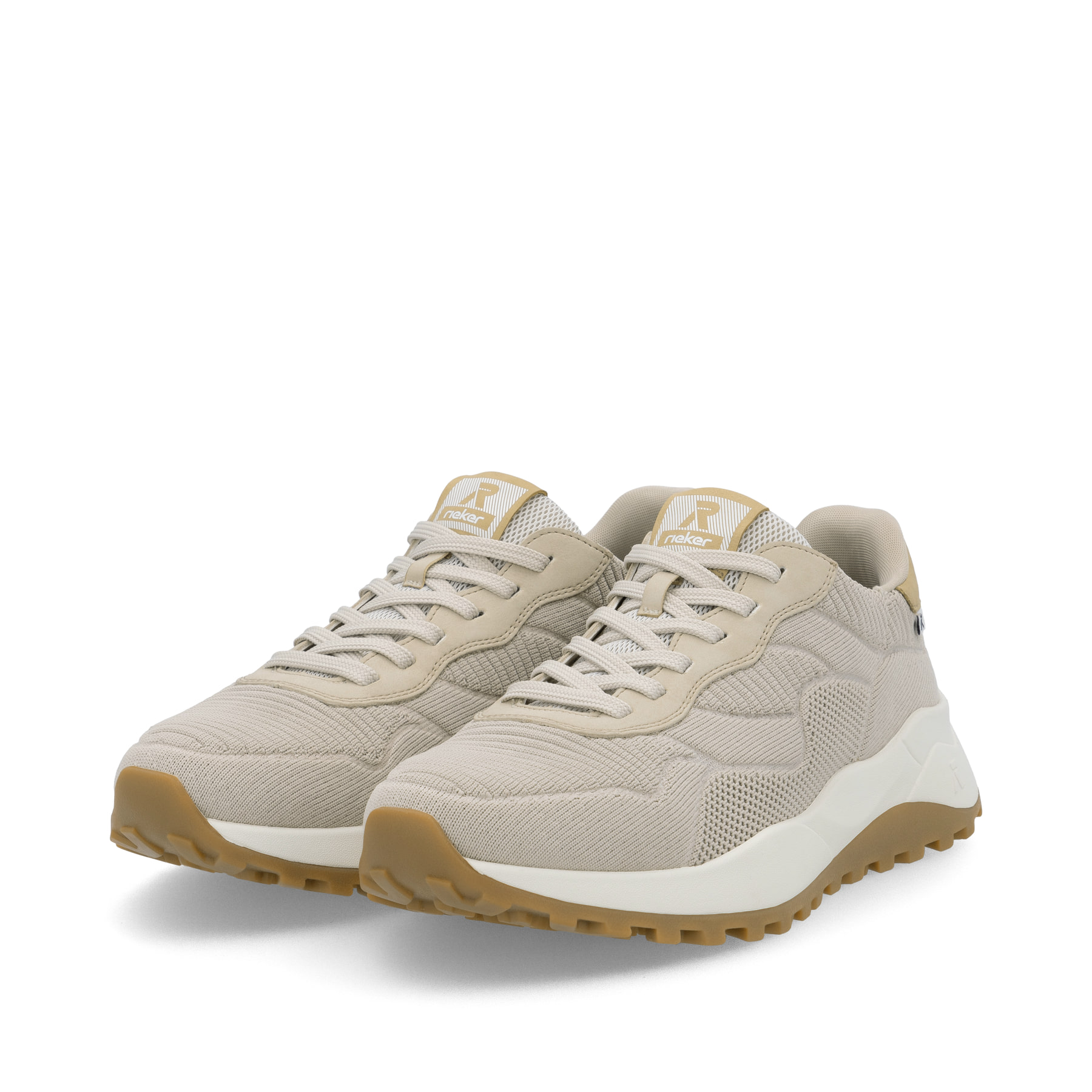 Beige waschbare Rieker Herren Sneaker Low U1302-62 mit einer Schnürung. Schuhpaar seitlich schräg.