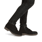 Dunkelbraune Rieker Herren Schnürstiefel 33106-25 aus Rauleder. Schuh am Fuß.