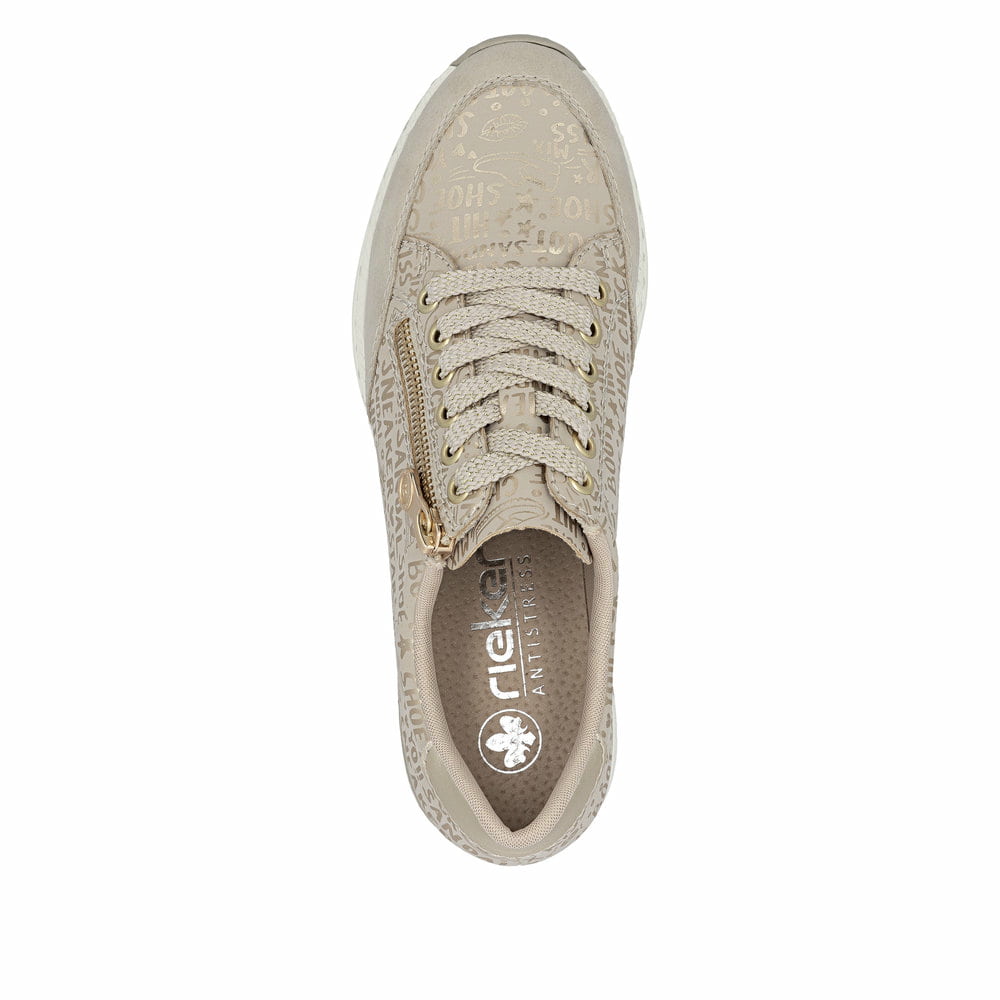 Baskets basses Rieker beiges pour femme N4316-62 avec finition métallisée. Chaussure vue de dessus.
