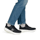 Schwarze Rieker Sport Damen Sneaker Low W4301-00. Schuh am Fuß.