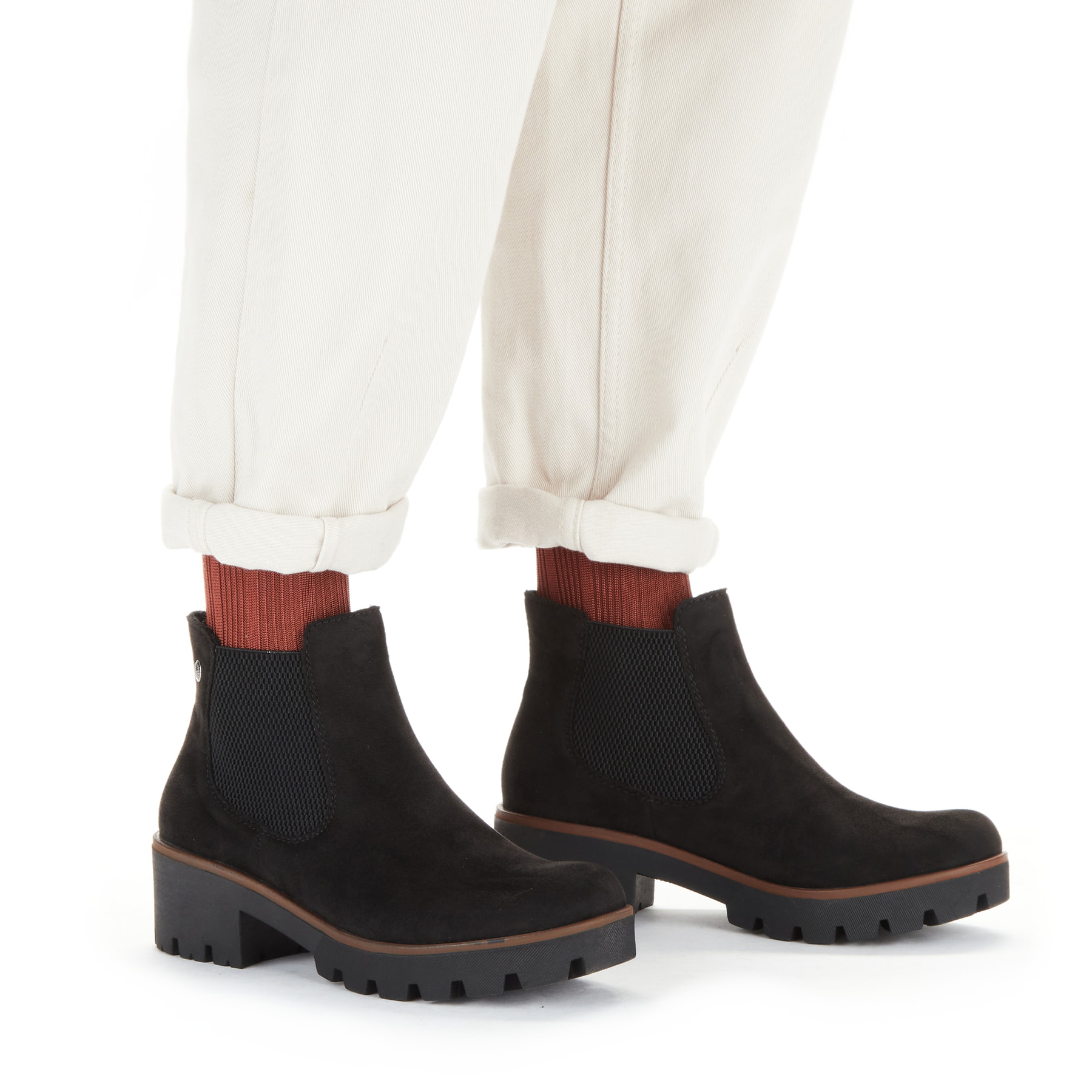 Chelsea Boots Rieker noires pour femme 79265-00 avec bande élastique. Chaussure au pied.