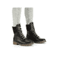 
Tiefschwarze Rieker Damen Schnürstiefel Y9232-00 mit einer griffigen Fiber-Grip Sohle. Schuh am Fuß