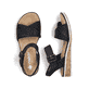 Schwarze Rieker Keilsandaletten V3691-00 mit trendigen Schnalle. Schuh von oben, liegend.