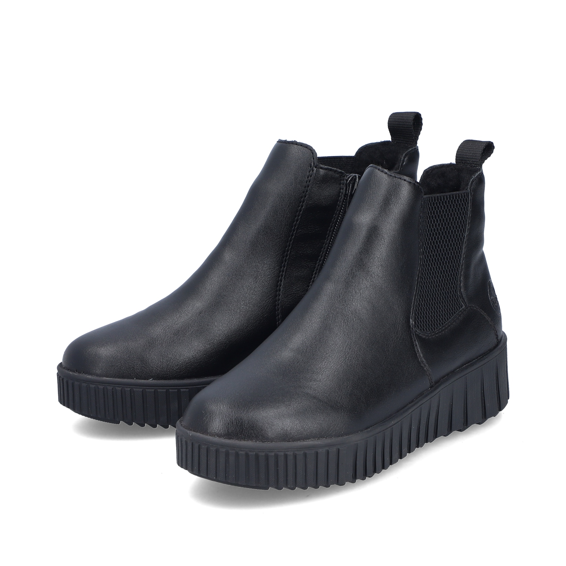 Schwarze Rieker Damen Chelsea Boots Y6151-00 mit einem Reißverschluss. Schuhpaar seitlich schräg.