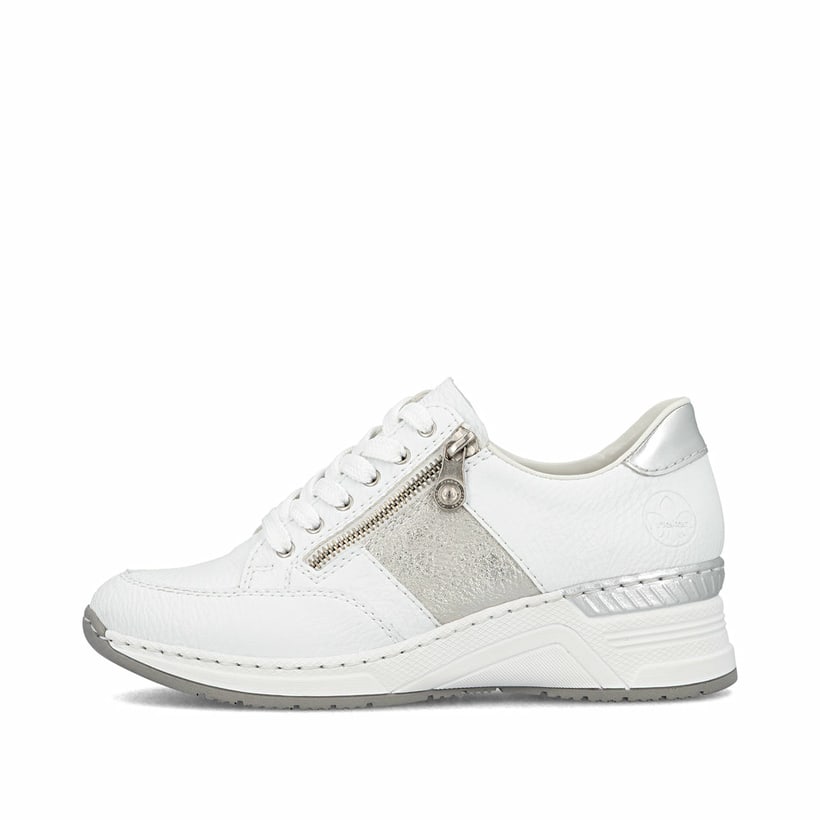 Weiße Rieker Damen Sneaker Low N4322-80 mit Reißverschluss sowie Komfortweite G. Schuh Außenseite.