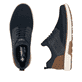 Blaue Rieker Herren Slipper B3354-14 mit einem Gummizug sowie der Extraweite H. Schuh von oben, liegend.