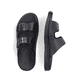 Tiefschwarze Rieker Herren Pantoletten 24290-00 mit einer Schnalle. Schuh von oben, liegend.